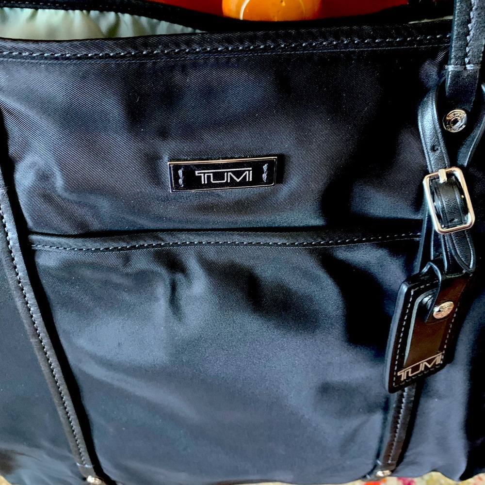 Tumi tote